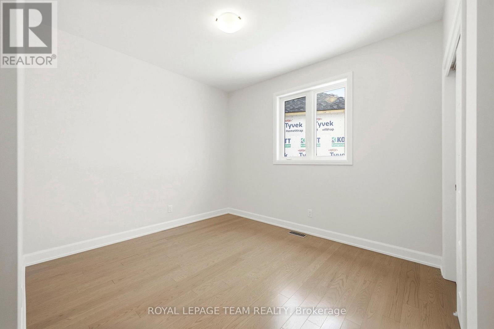 537 Swinley Crescent