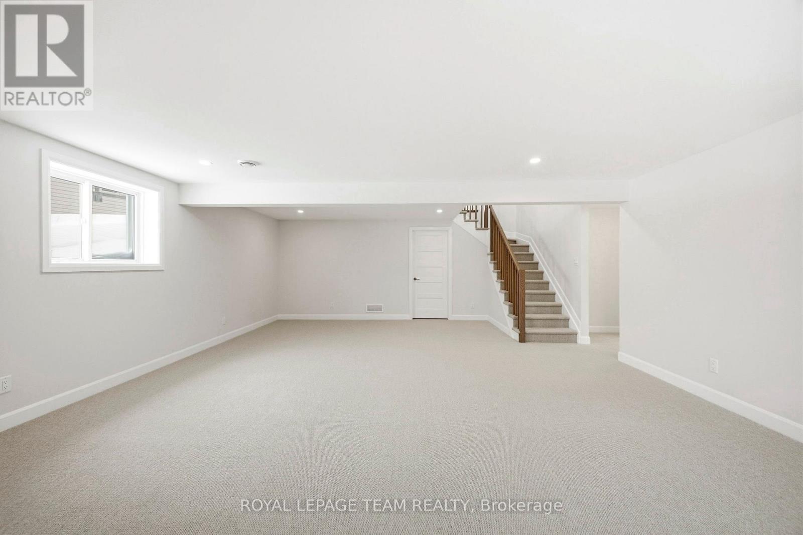 537 Swinley Crescent