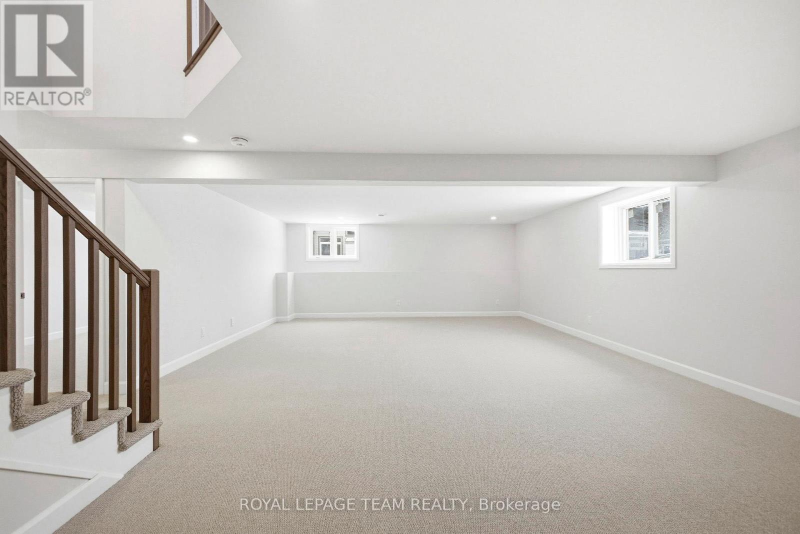 537 Swinley Crescent