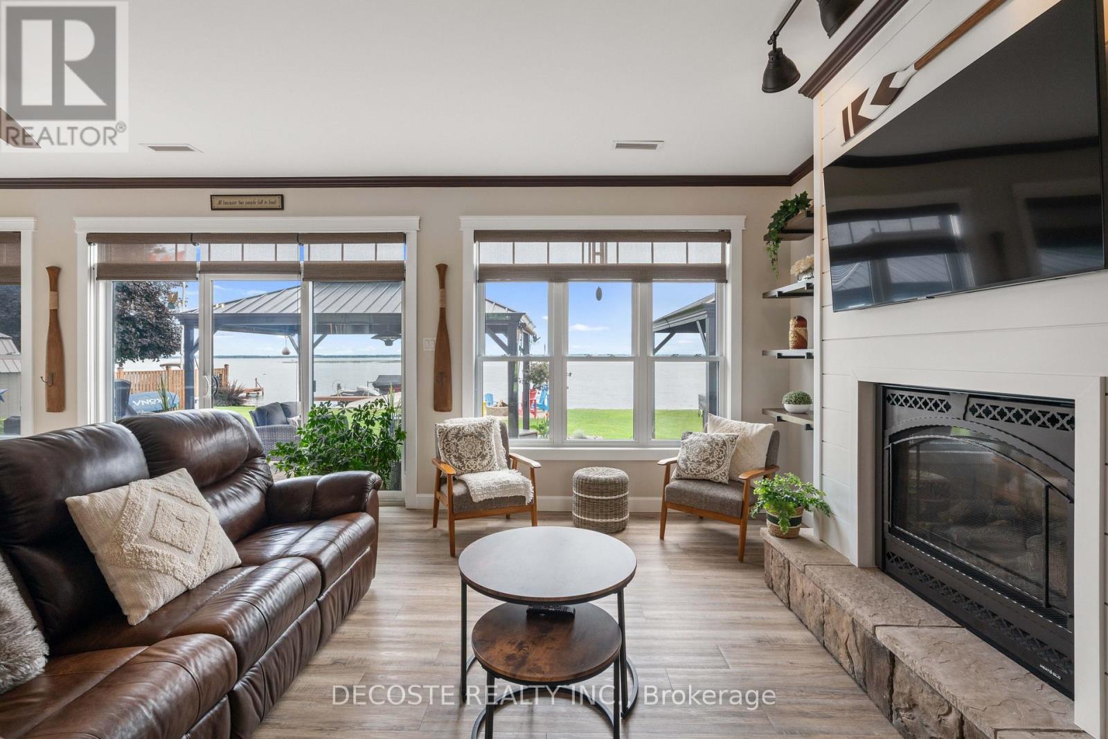 21190 Bayview Avenue