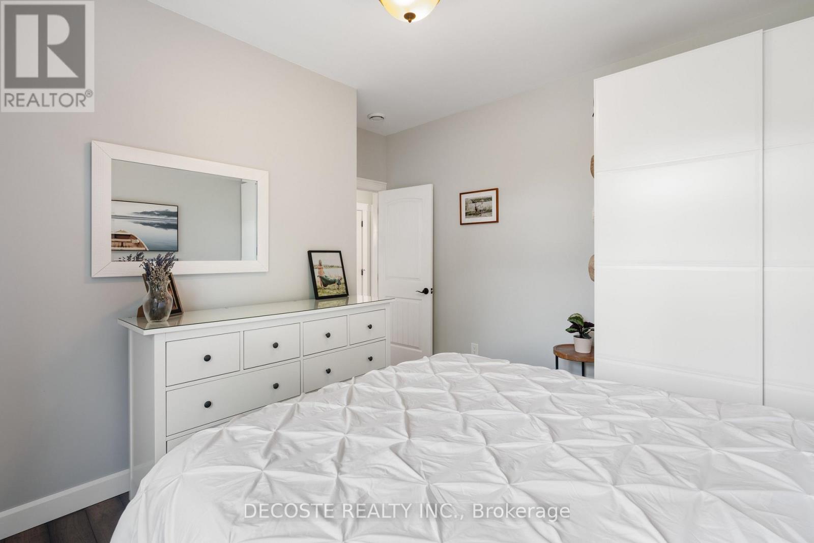 21190 Bayview Avenue