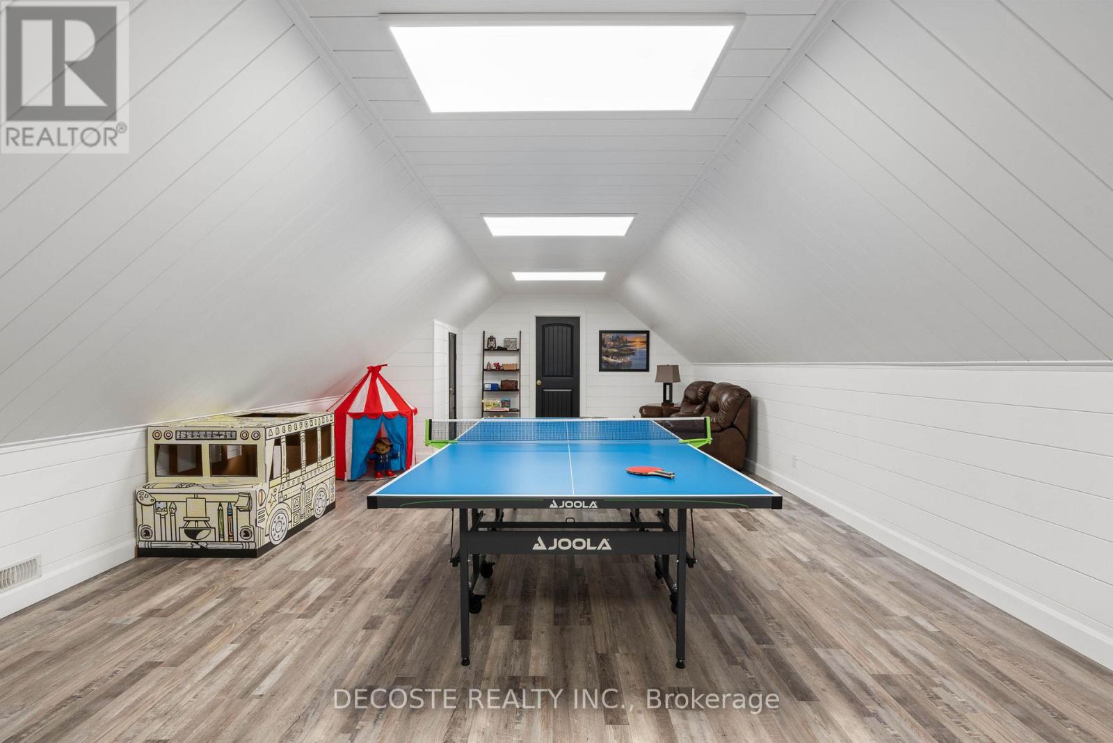 21190 Bayview Avenue