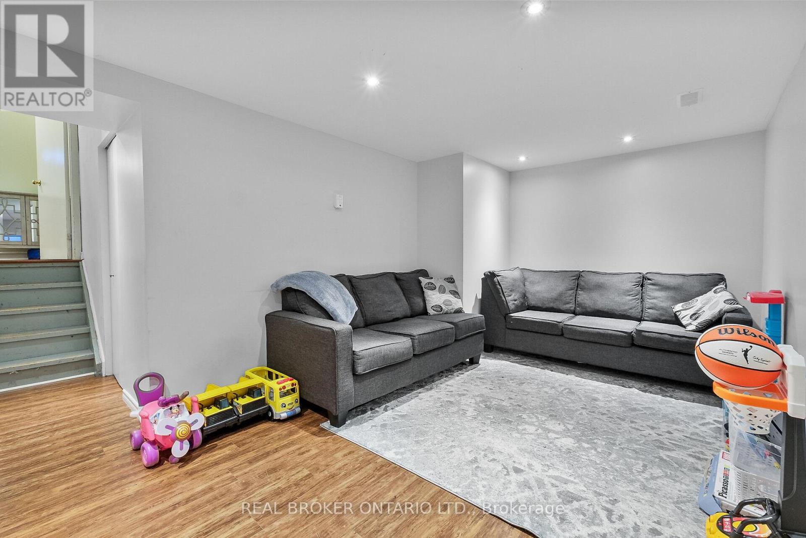 41 - 2669 Southvale Crescent