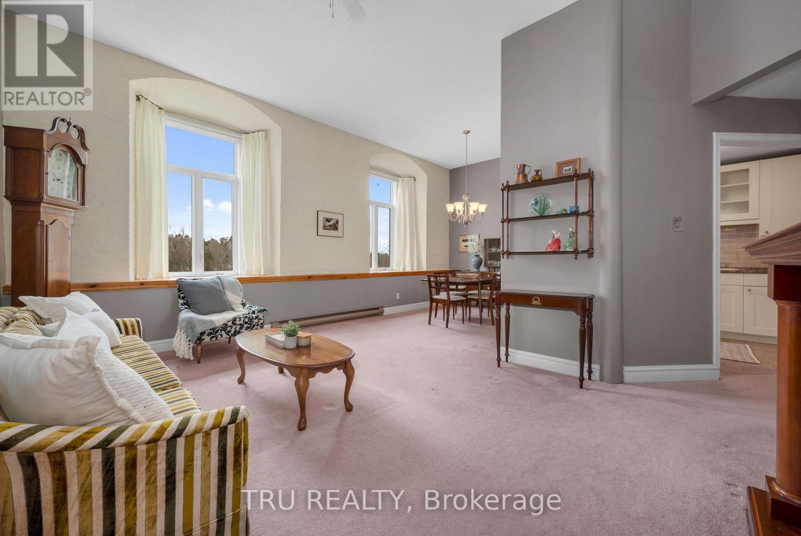 308 - 1 Rosamond Street E