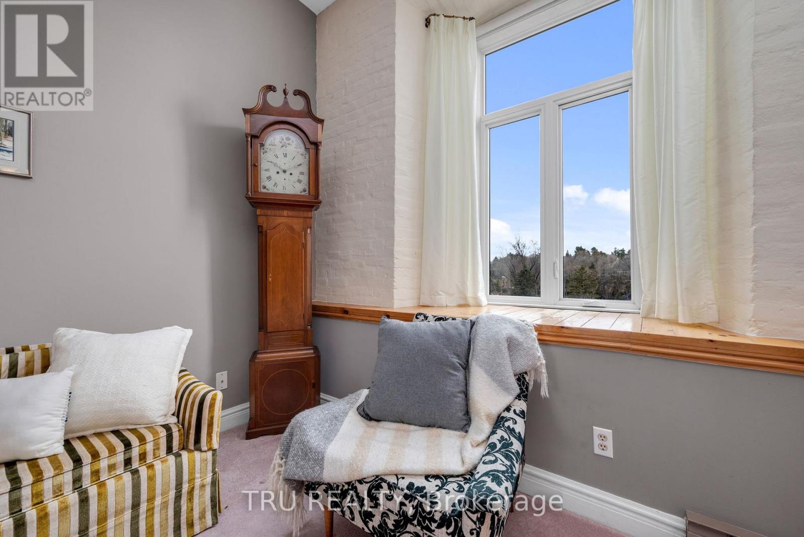 308 - 1 Rosamond Street E