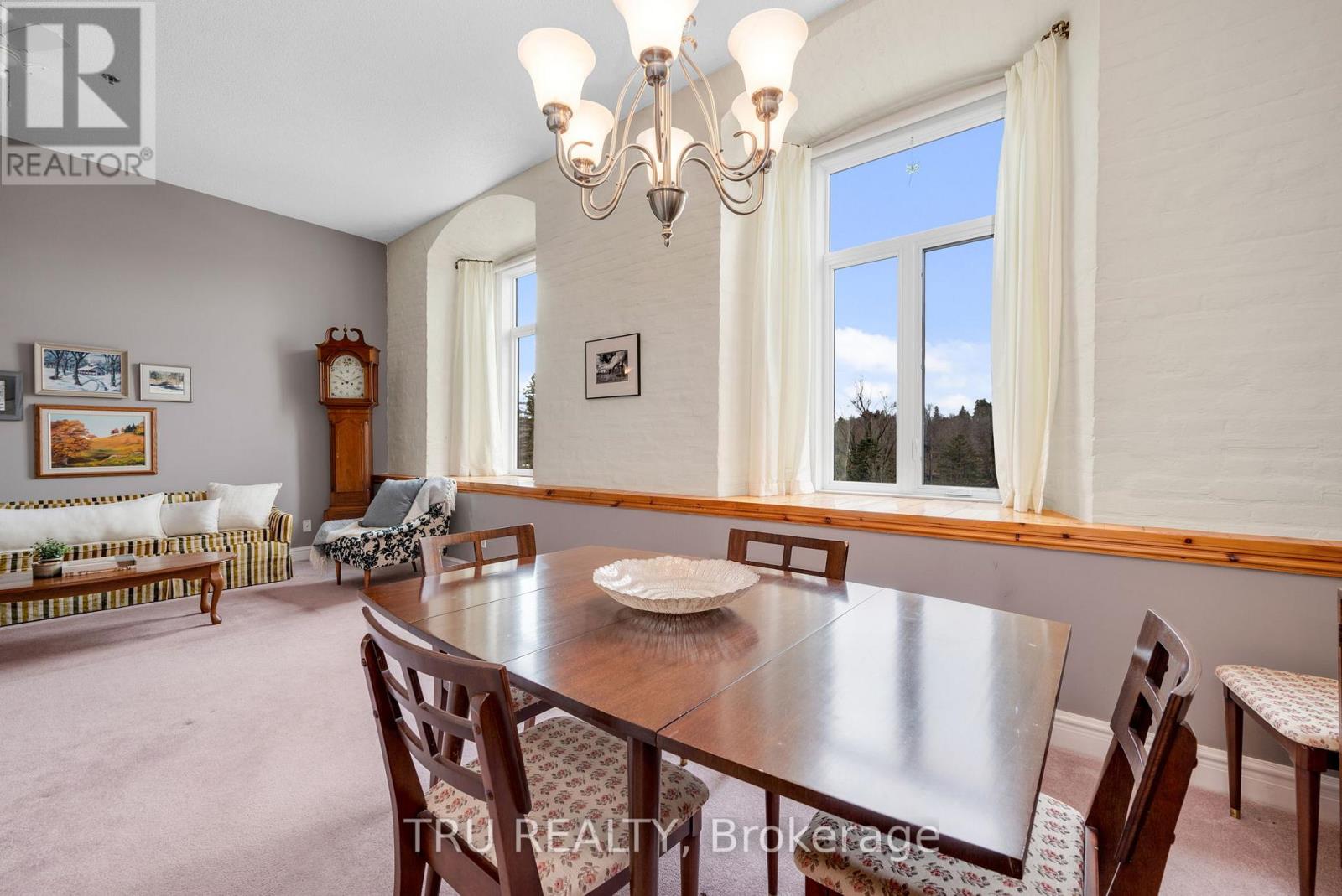 308 - 1 Rosamond Street E