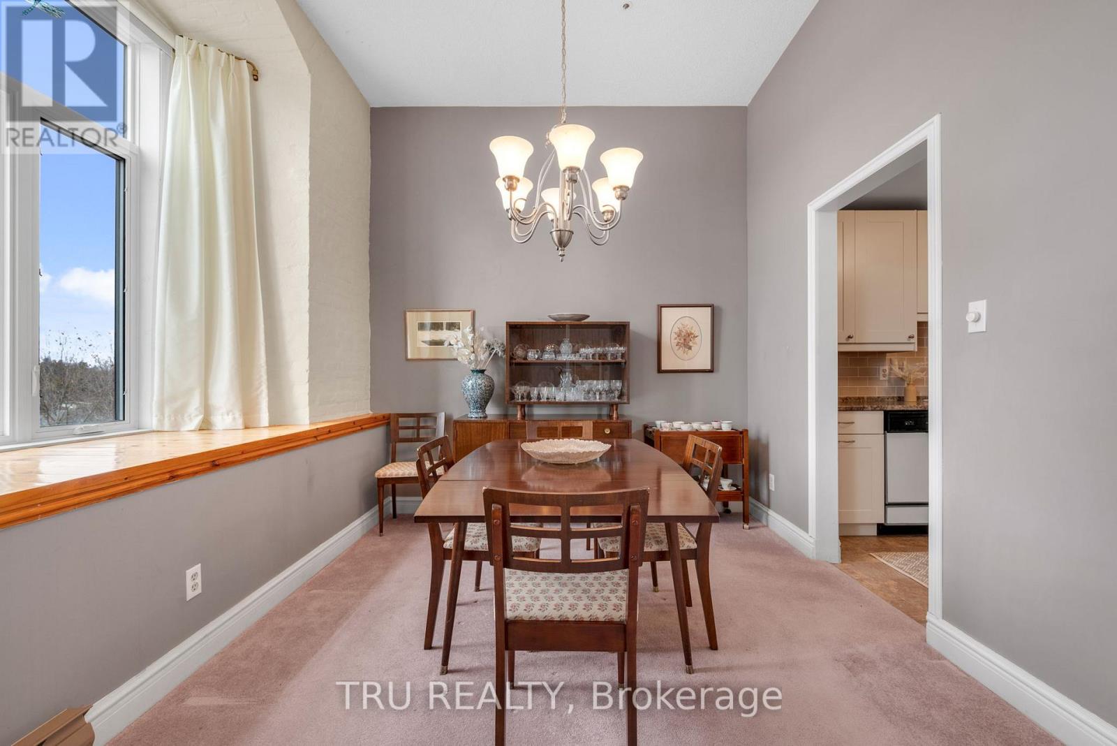 308 - 1 Rosamond Street E