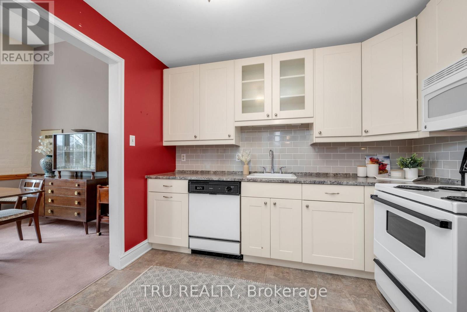 308 - 1 Rosamond Street E