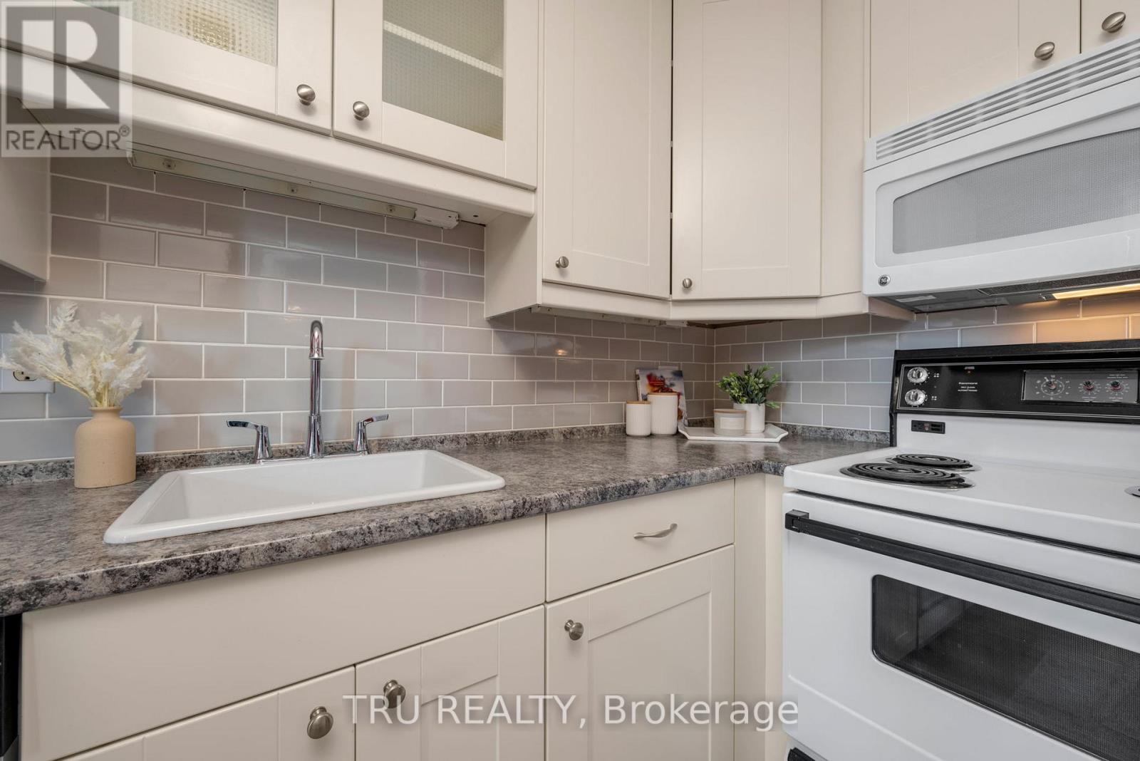 308 - 1 Rosamond Street E