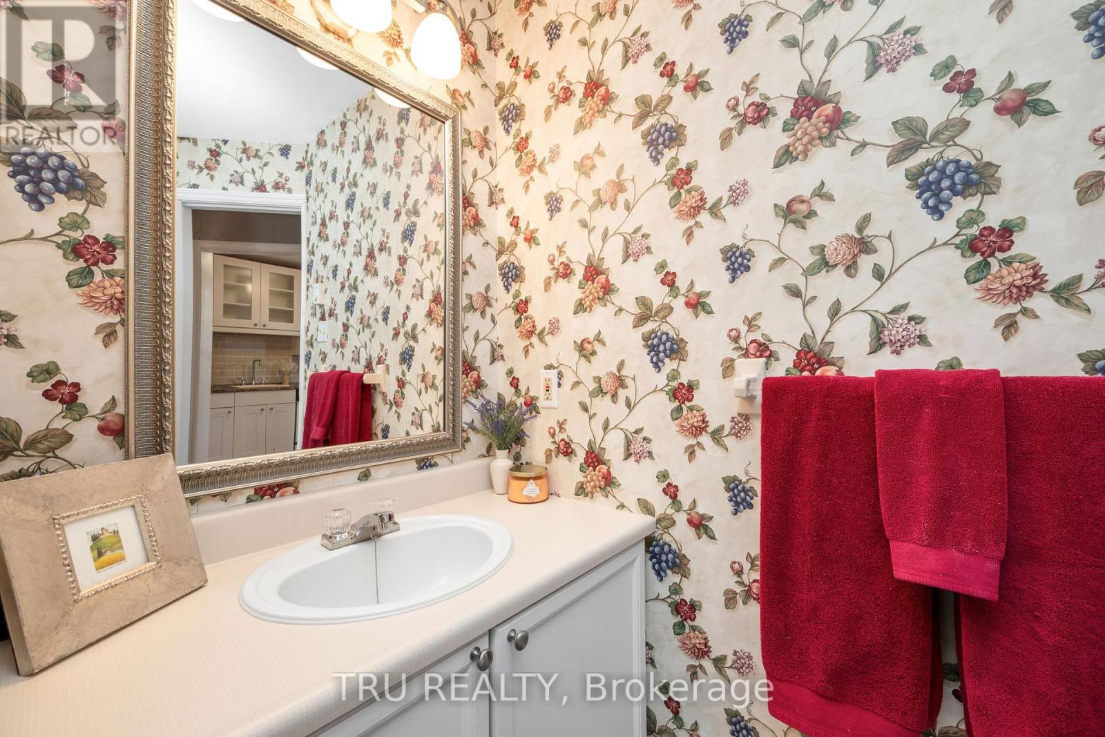 308 - 1 Rosamond Street E