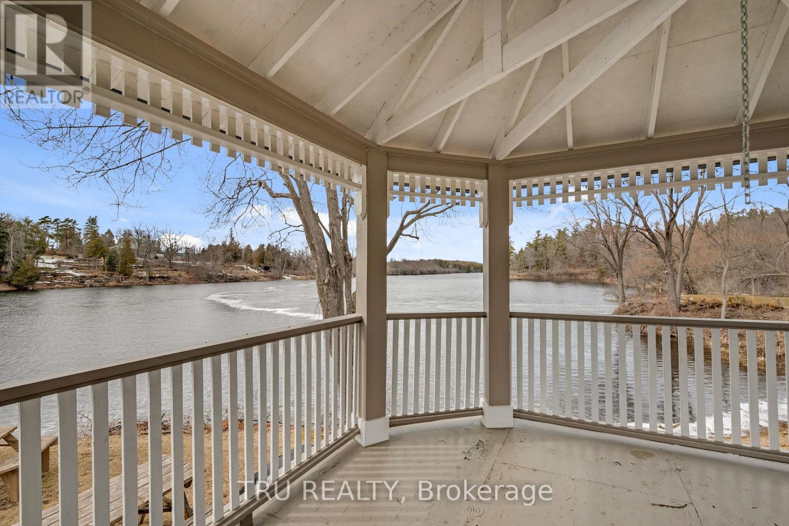 308 - 1 Rosamond Street E