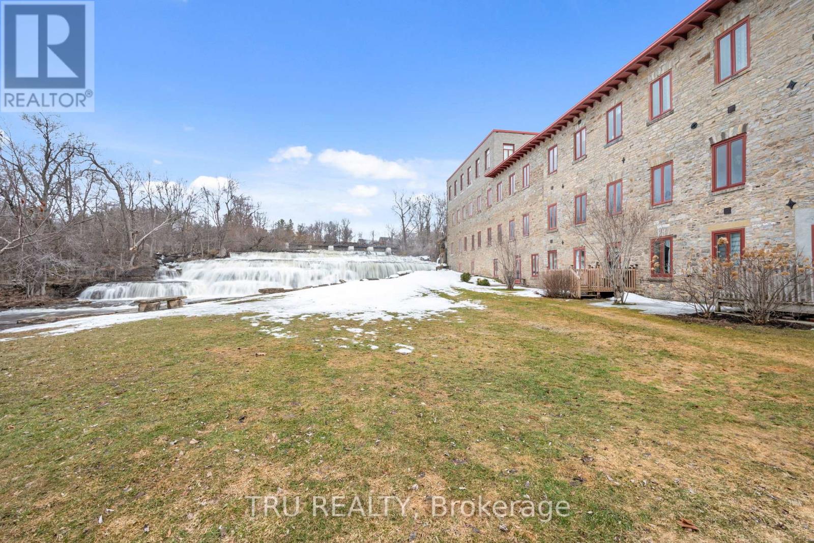 308 - 1 Rosamond Street E