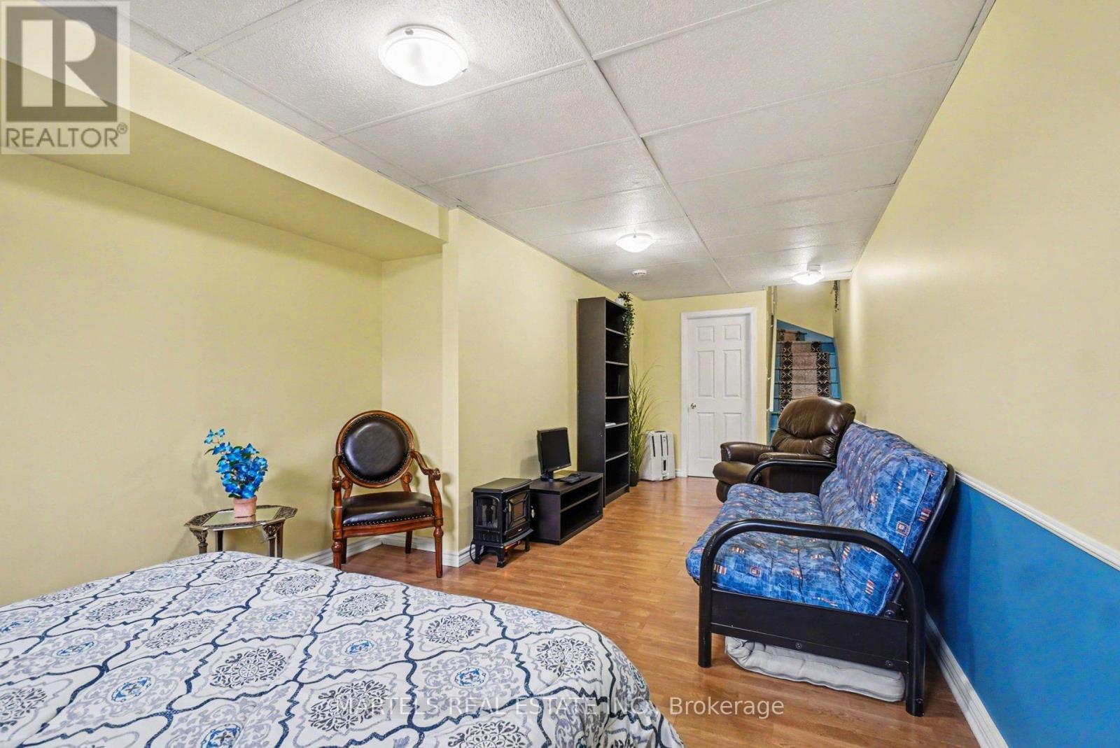 919 Markwick Crescent