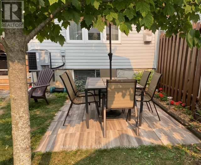 919 Markwick Crescent