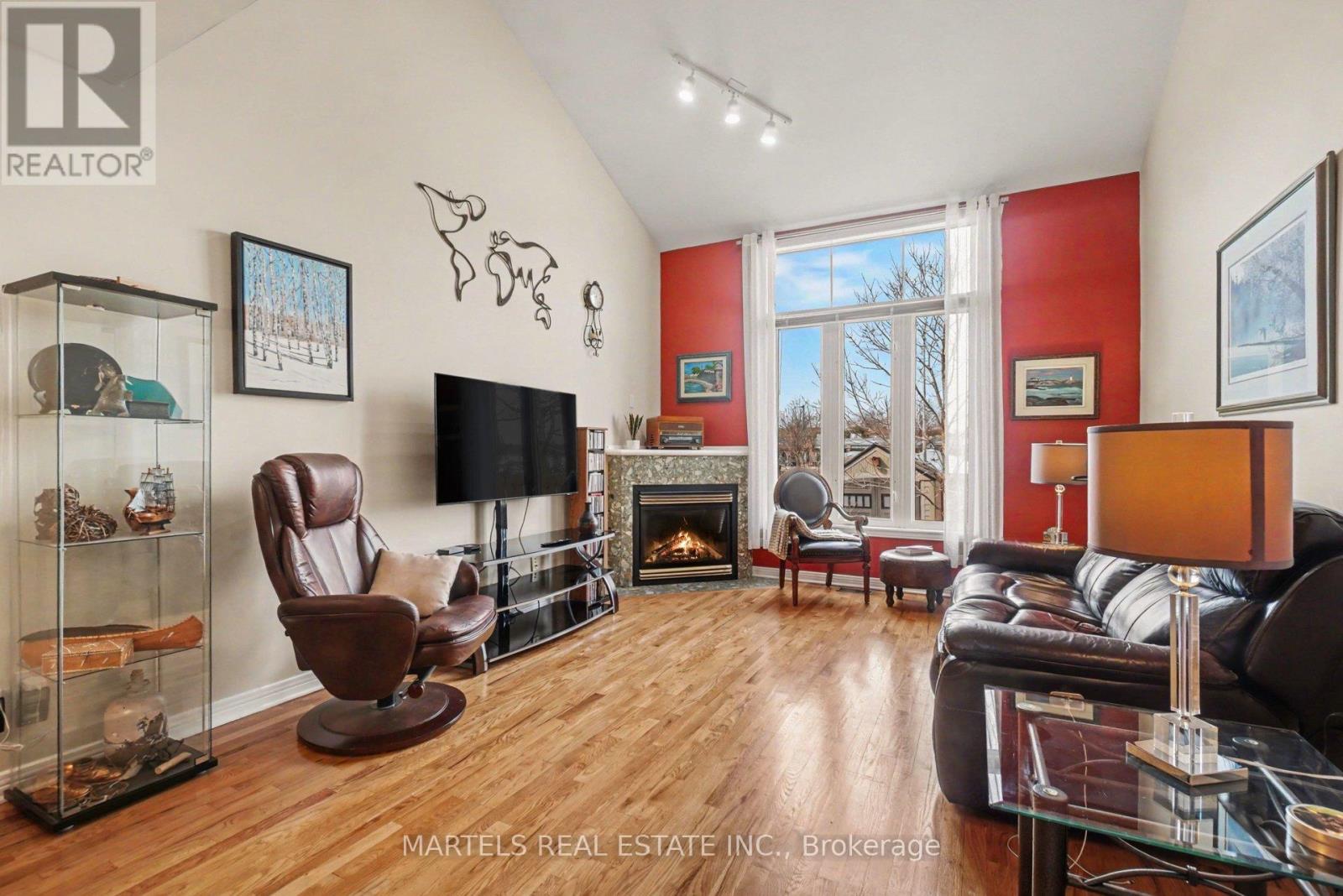 919 Markwick Crescent