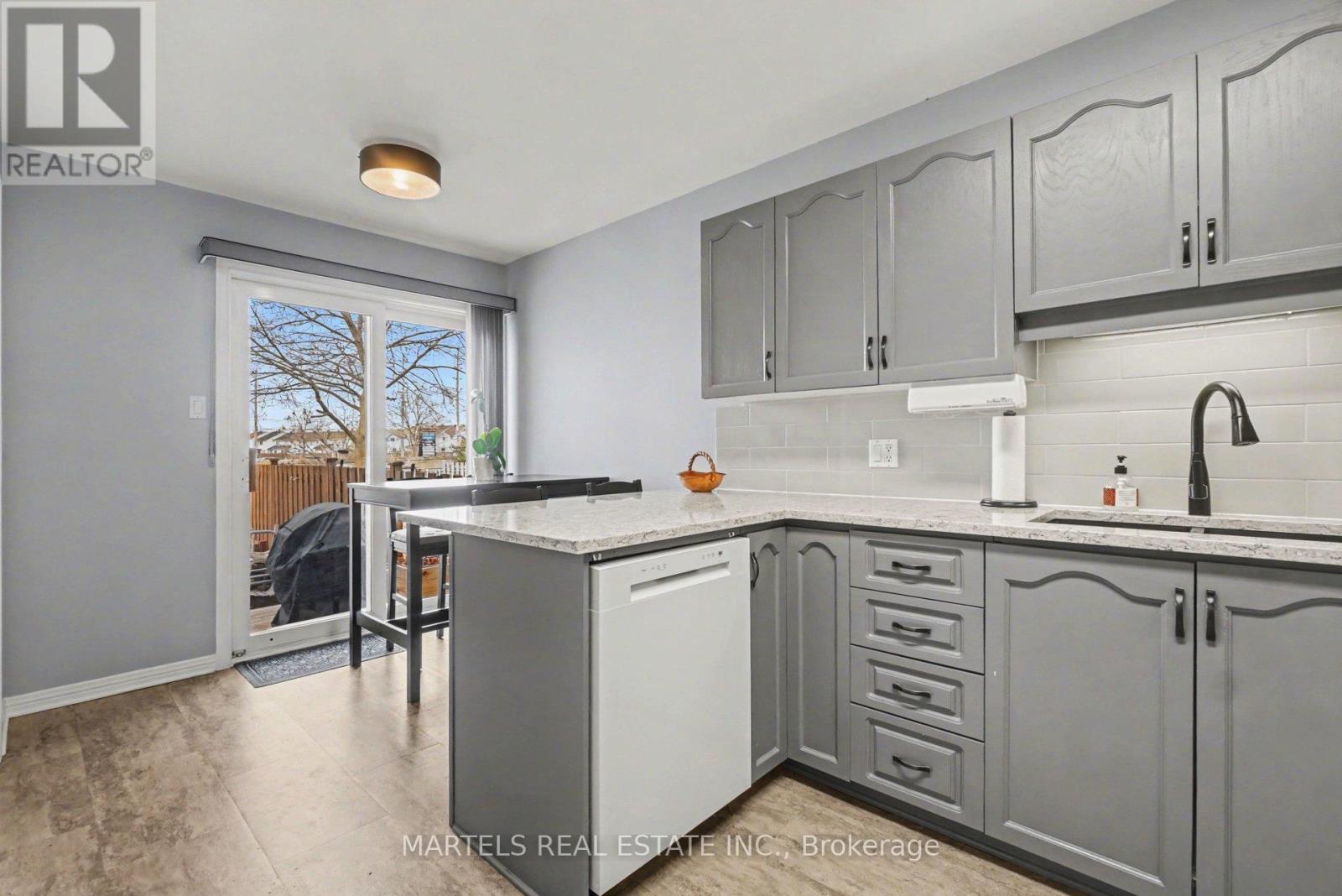 919 Markwick Crescent