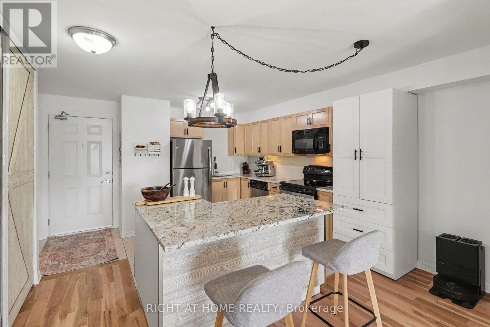 202 - 646 Cummings Avenue