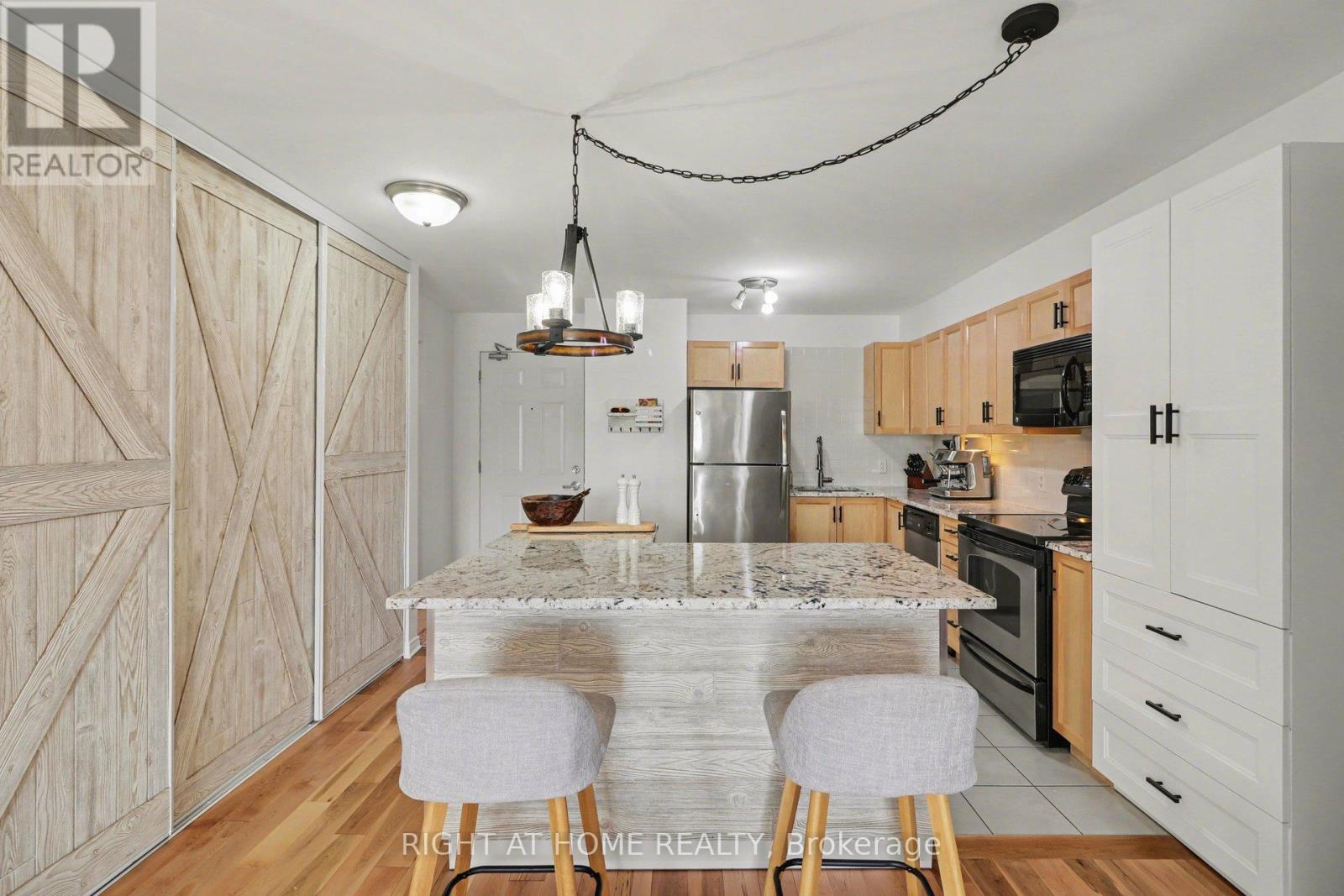 202 - 646 Cummings Avenue