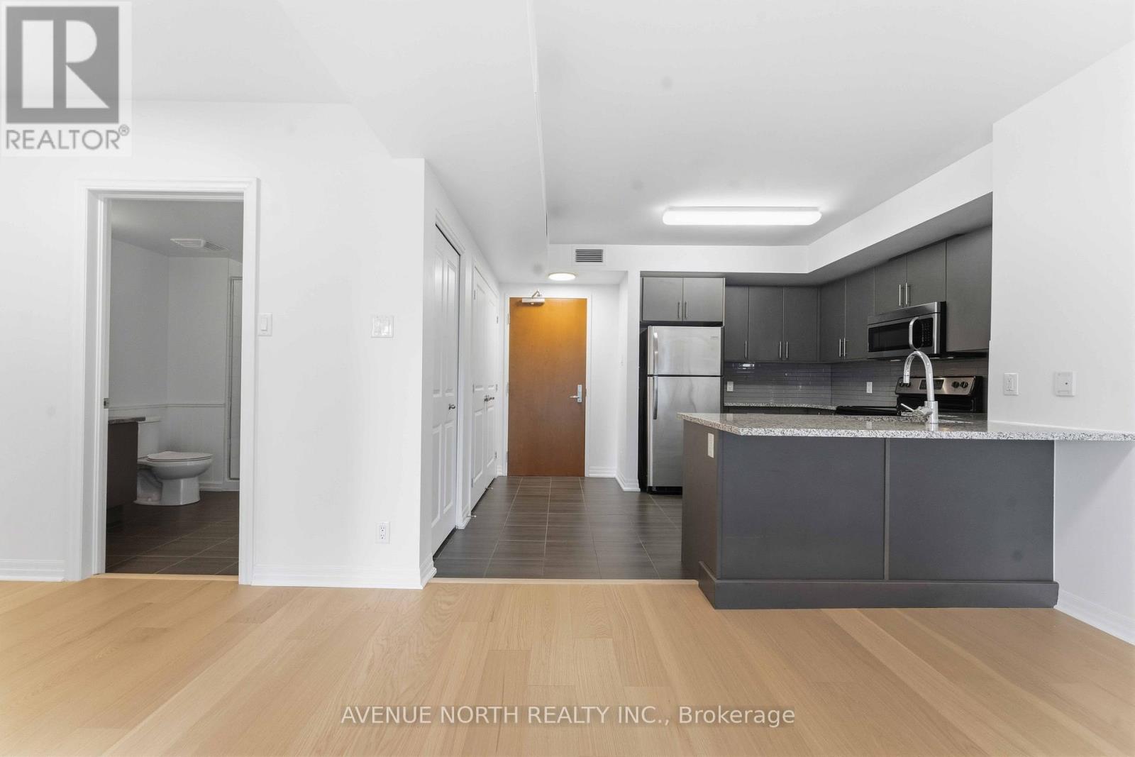 1102 - 242 Rideau Street