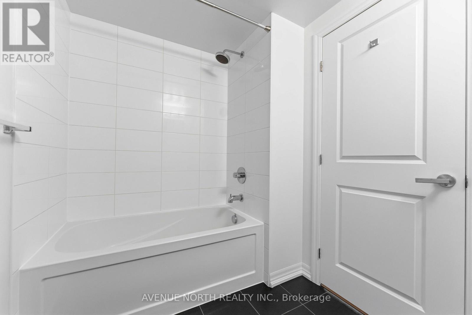 1102 - 242 Rideau Street