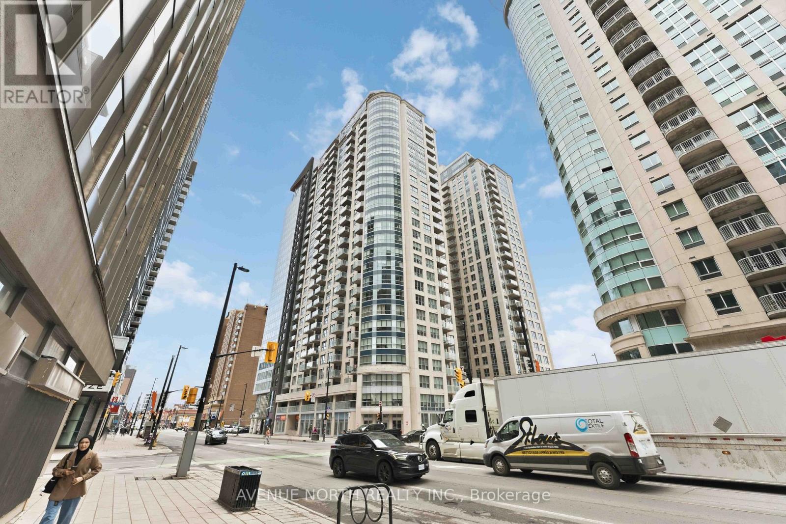 1102 - 242 Rideau Street