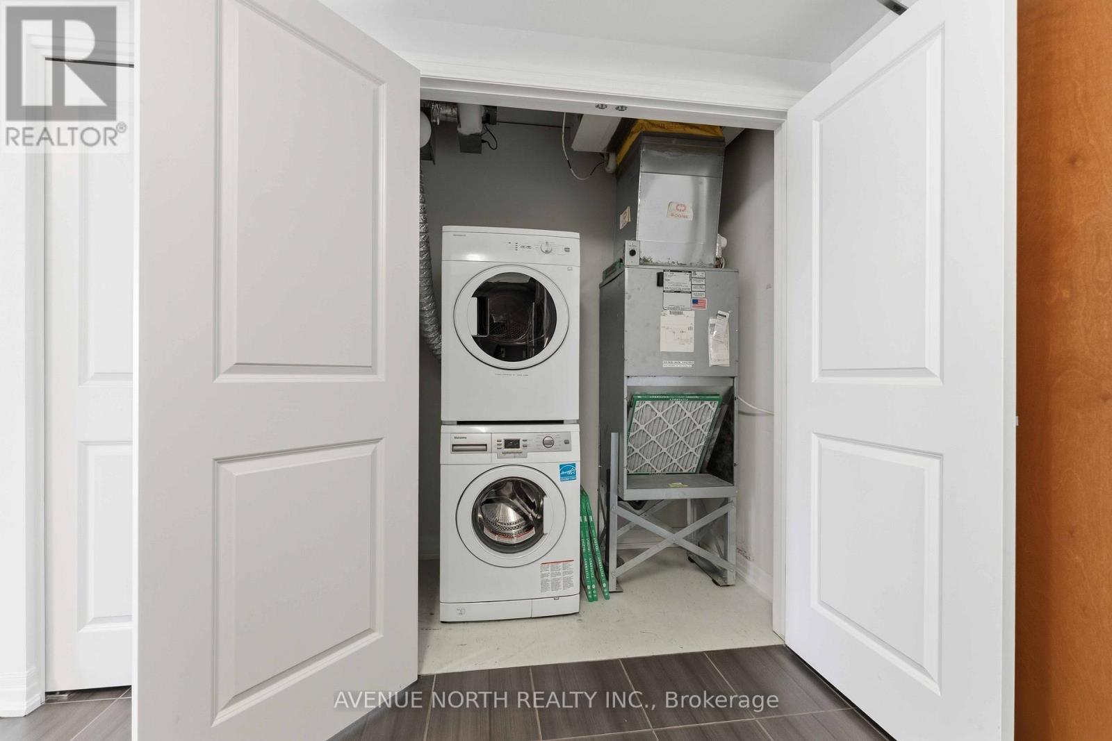 1102 - 242 Rideau Street