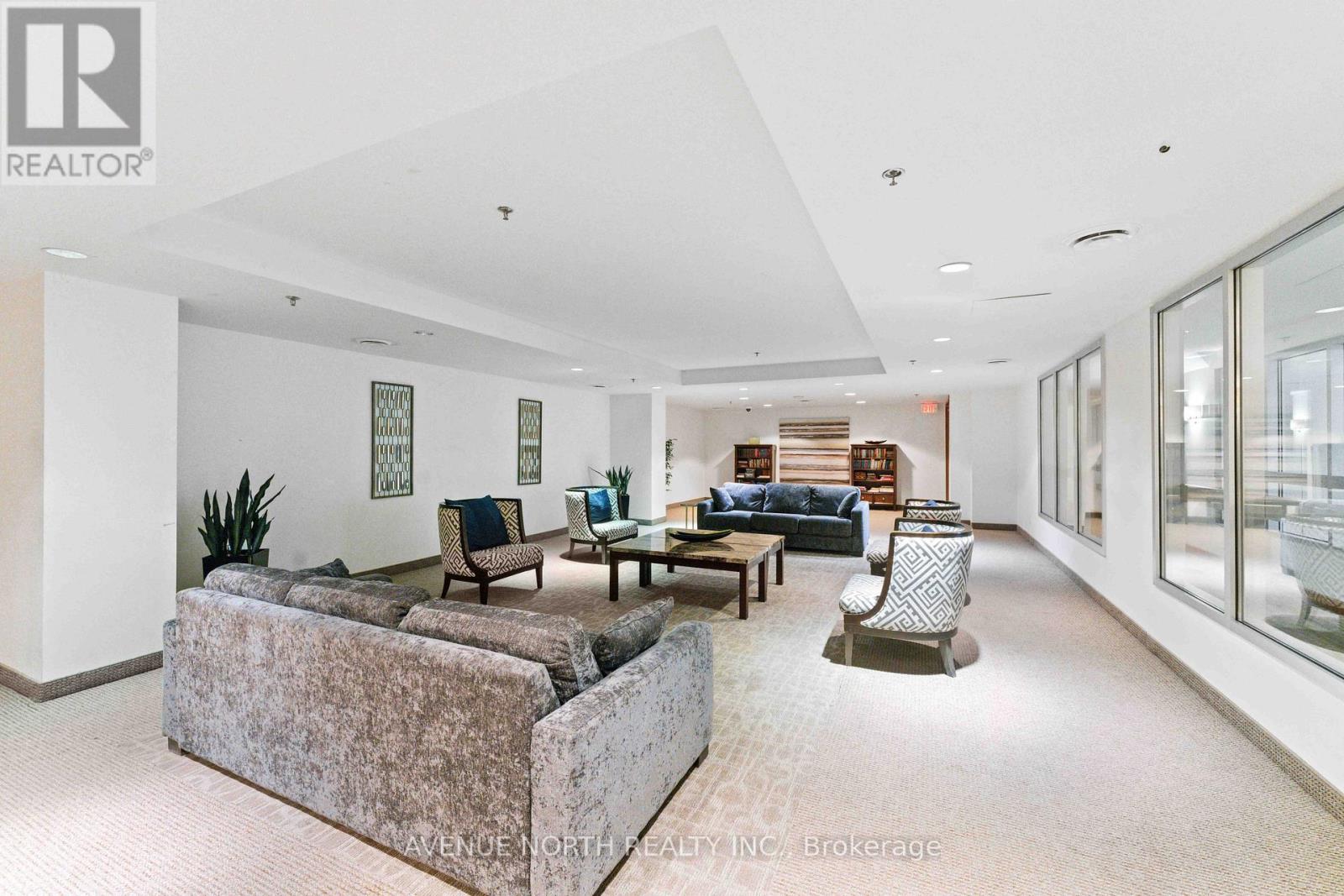 1102 - 242 Rideau Street