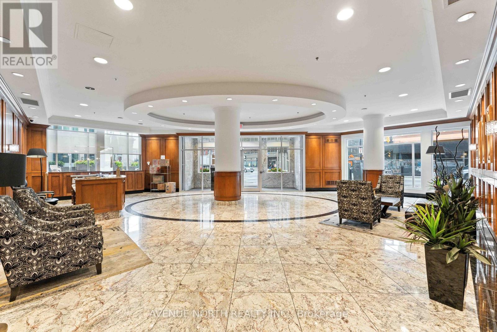 1102 - 242 Rideau Street