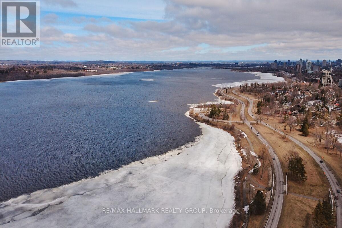 208 - 1081 Ambleside Drive