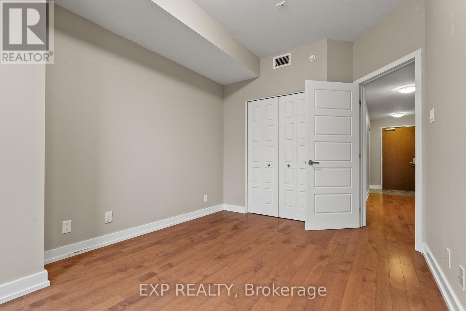 1006 - 330 Titan Private