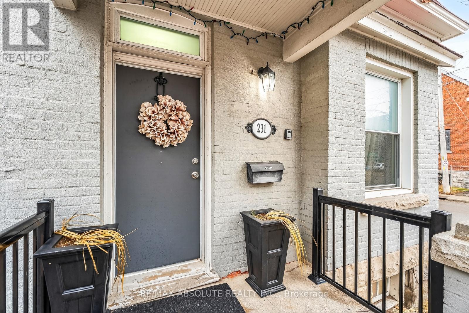 231 Bell Street N