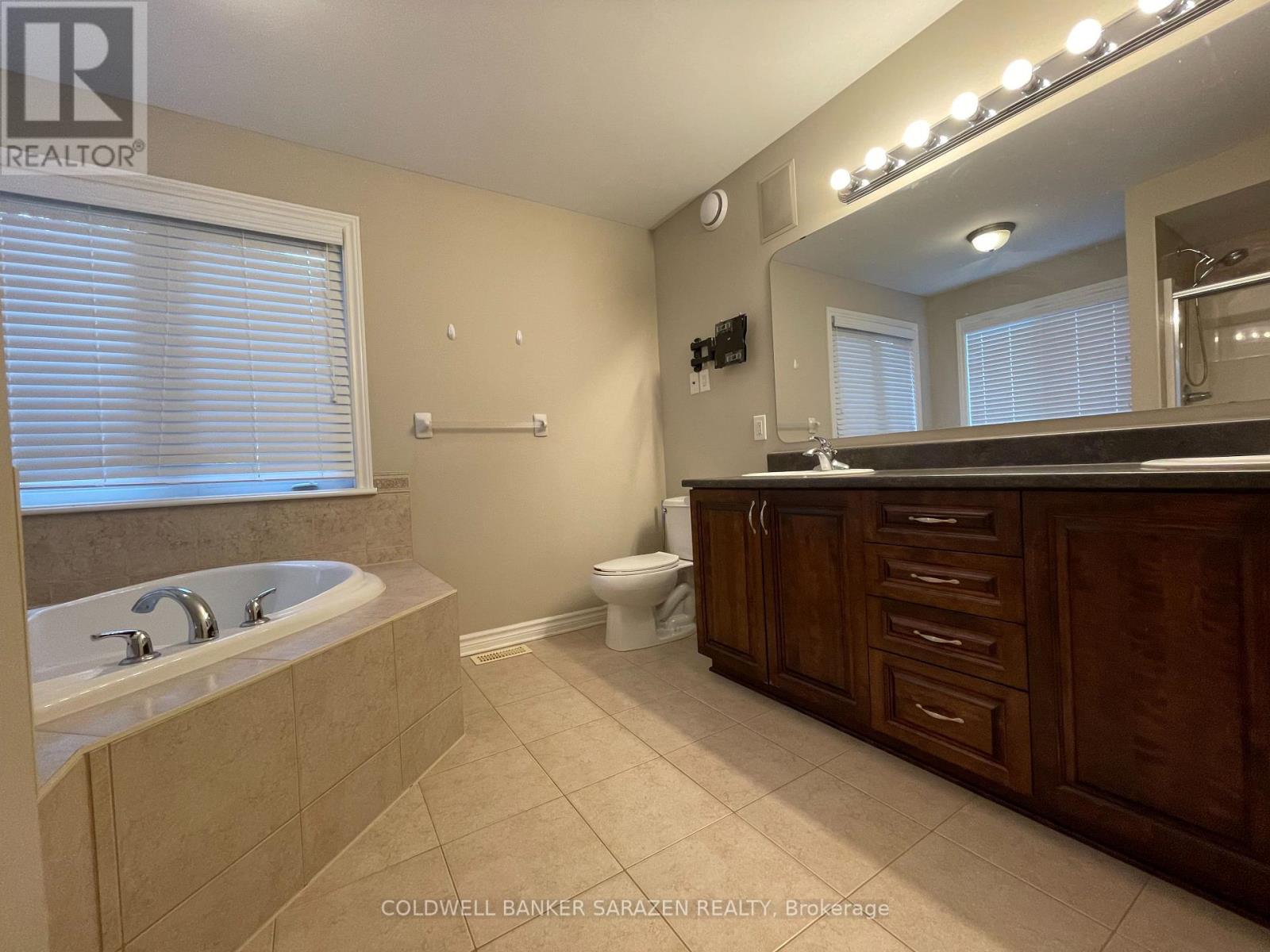 105 August Lily Crescent