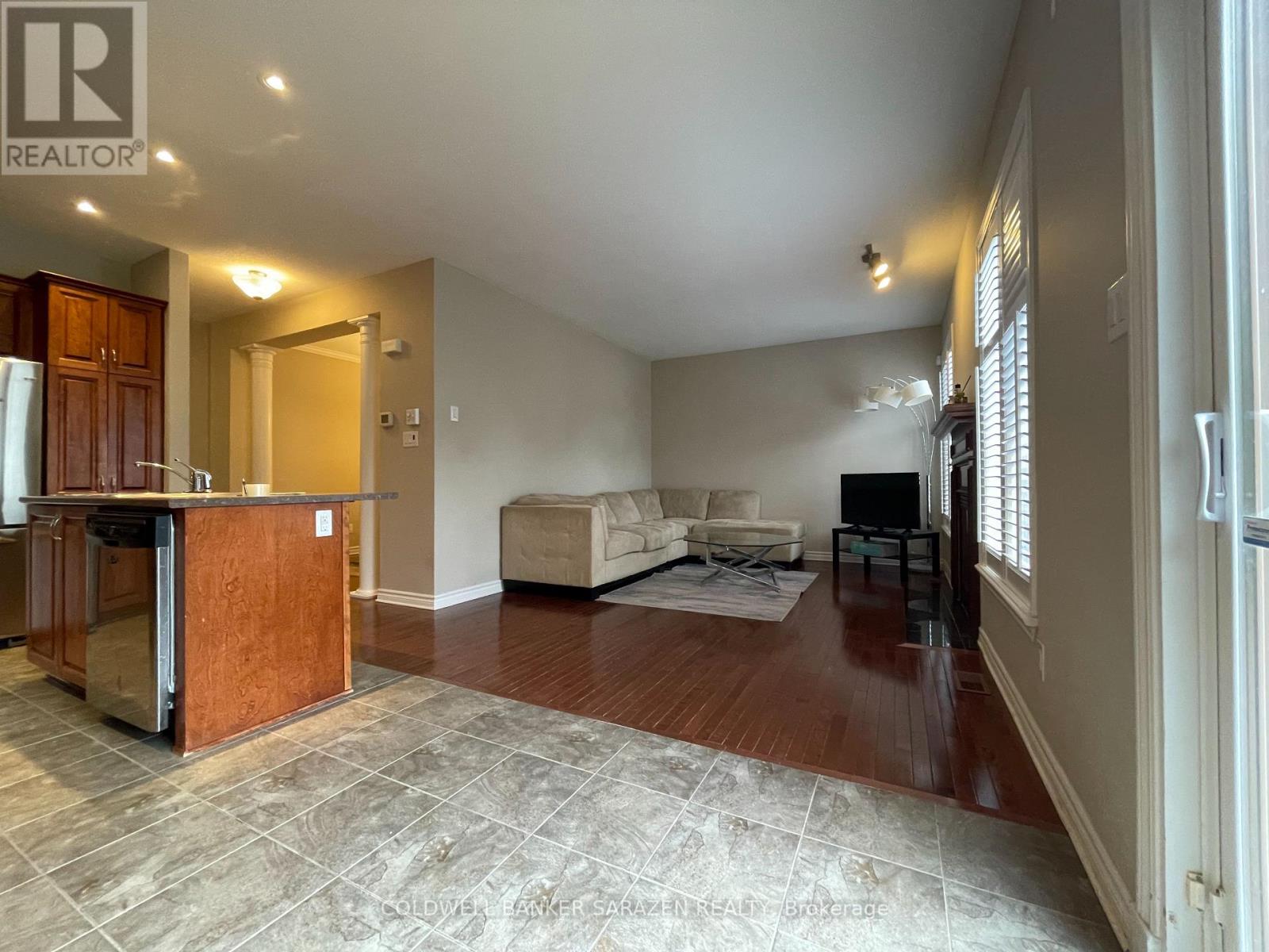 105 August Lily Crescent