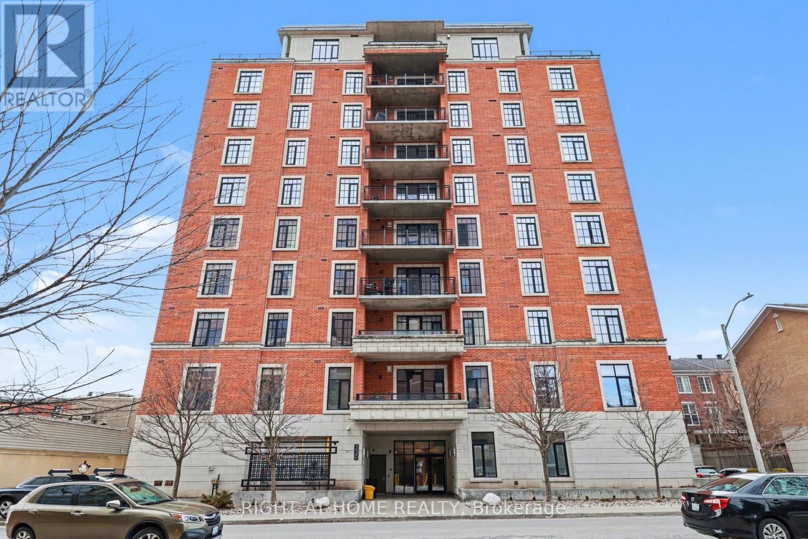 810 - 330 Loretta Avenue S