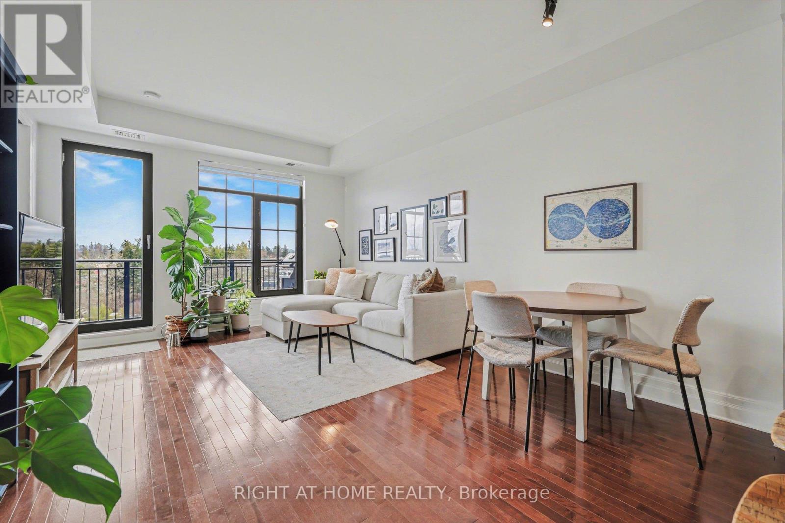 810 - 330 Loretta Avenue S