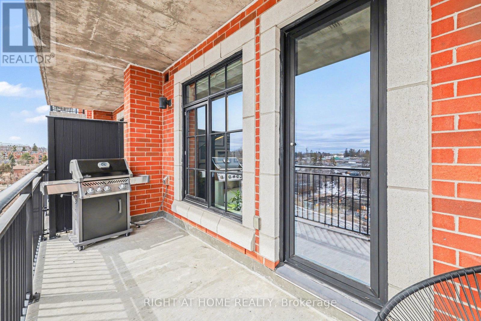 810 - 330 Loretta Avenue S