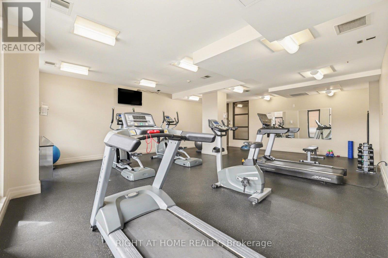 810 - 330 Loretta Avenue S