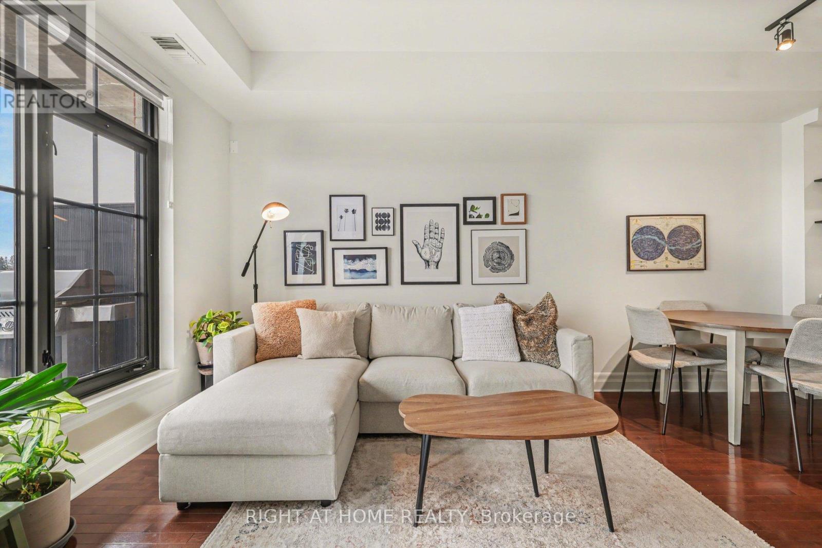 810 - 330 Loretta Avenue S