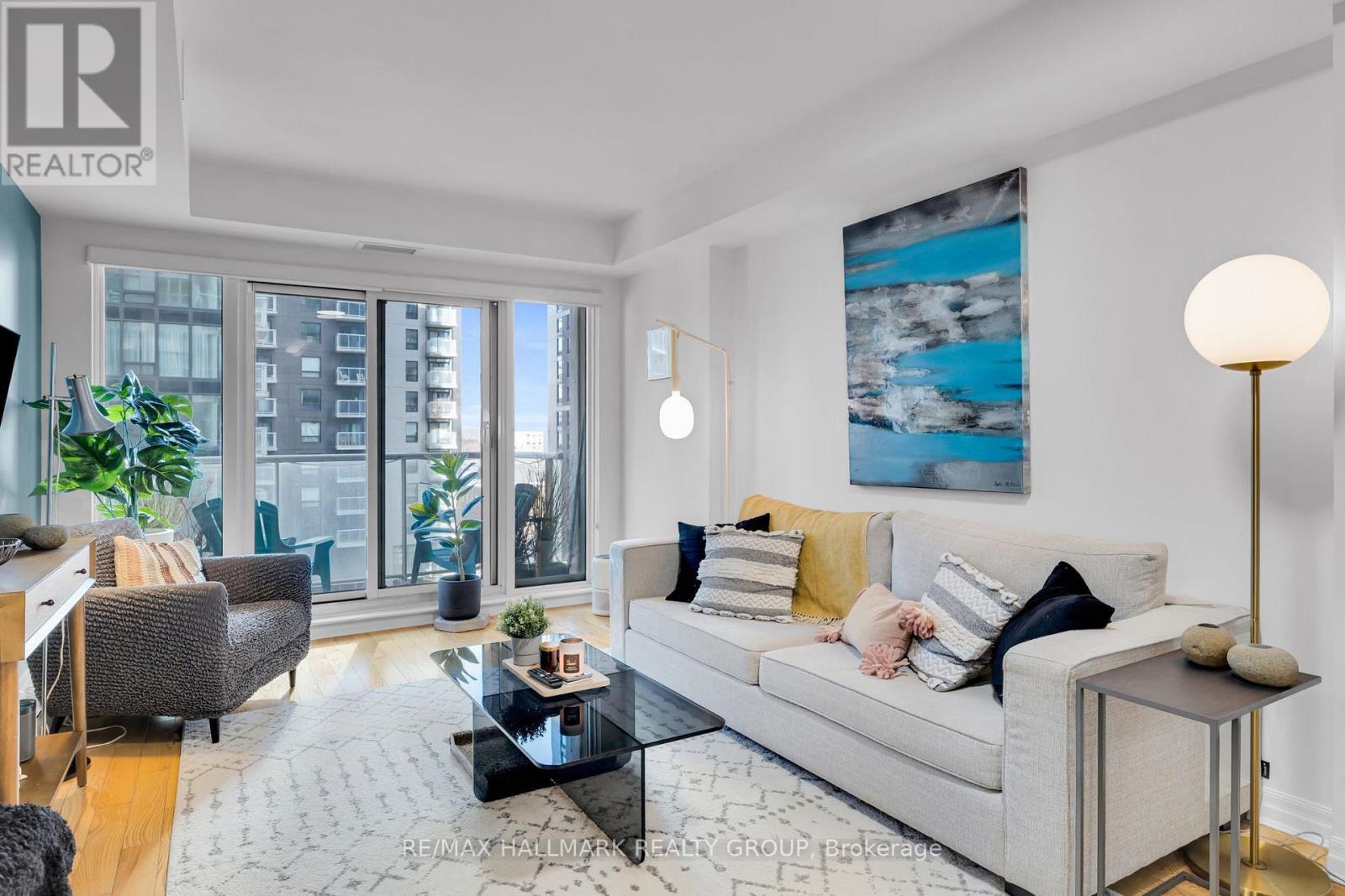 803 - 242 Rideau Street