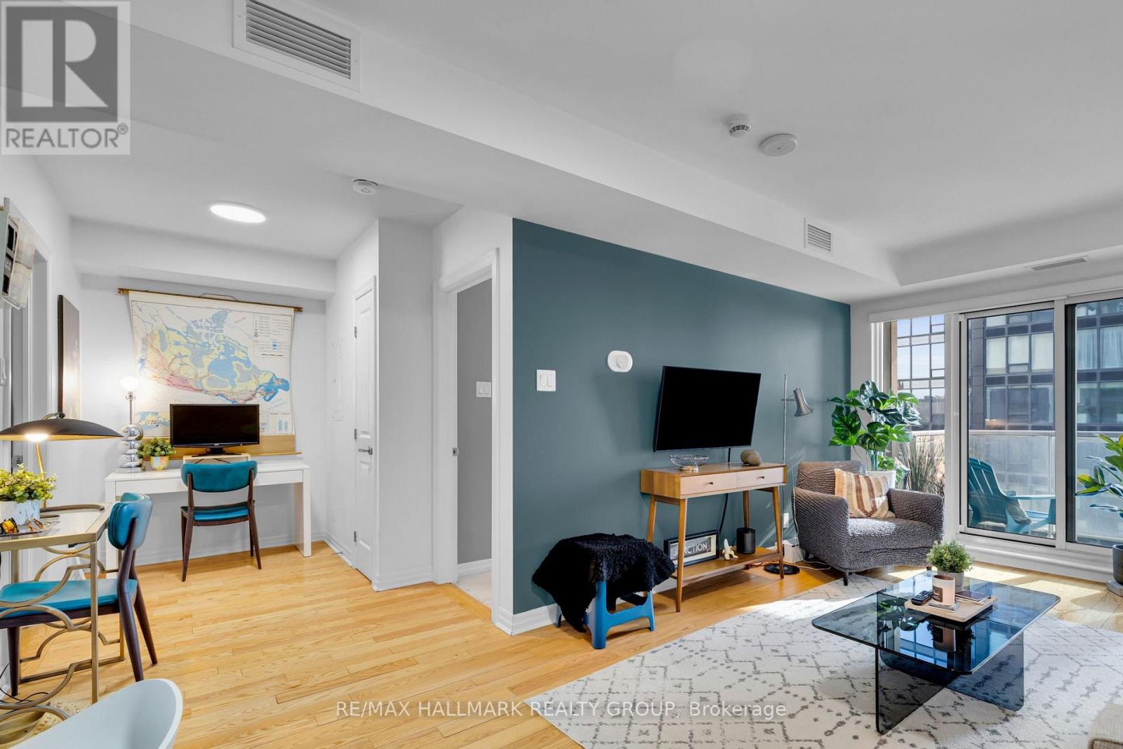 803 - 242 Rideau Street