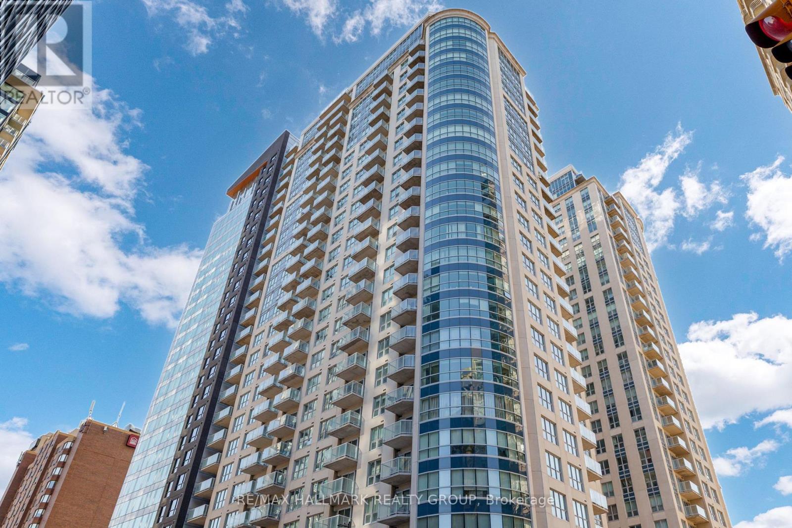 803 - 242 Rideau Street