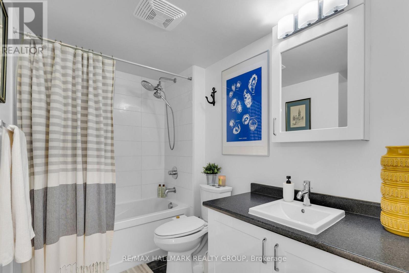 803 - 242 Rideau Street