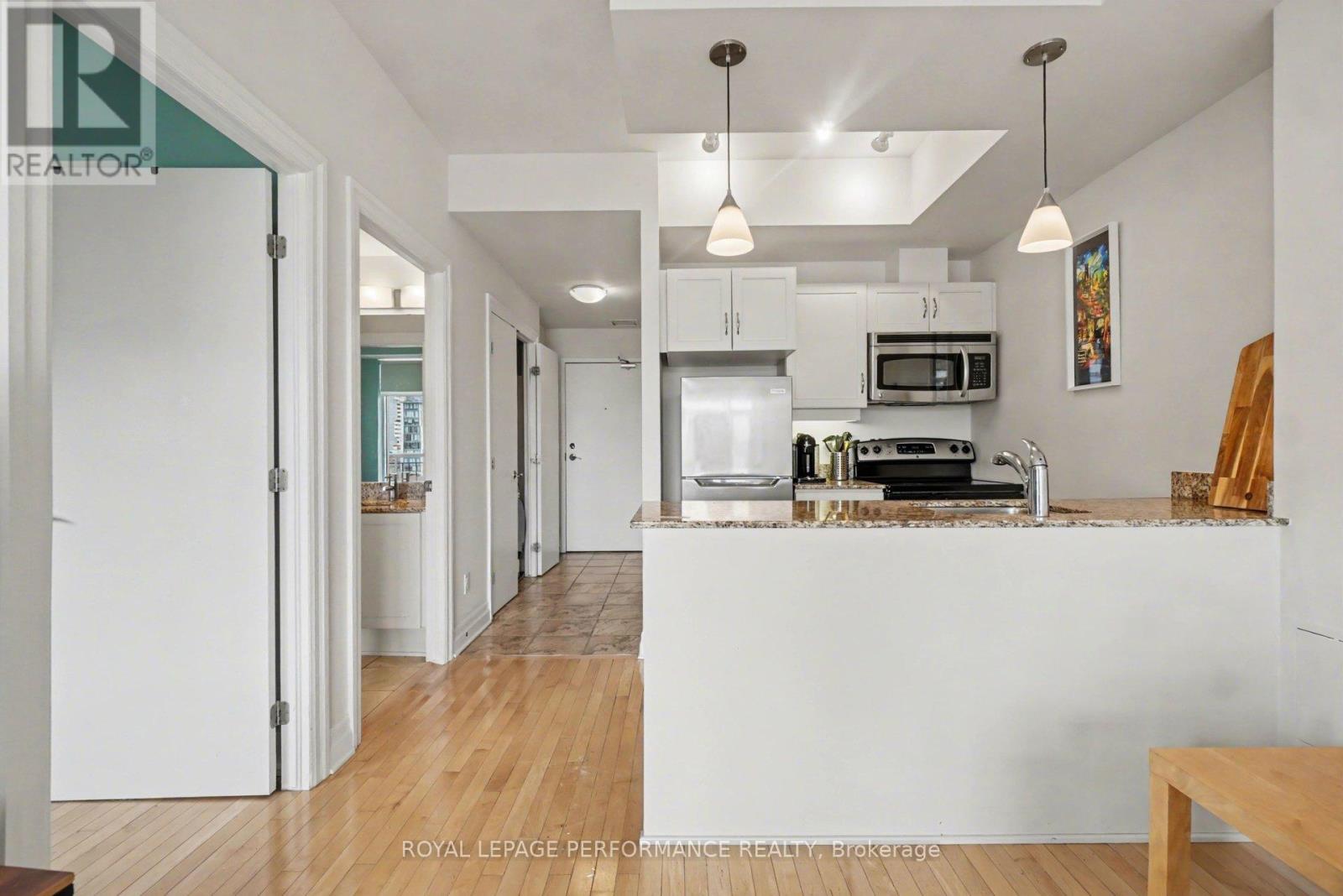 801 - 245 Kent Street