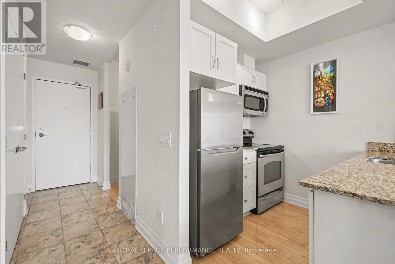 801 - 245 Kent Street