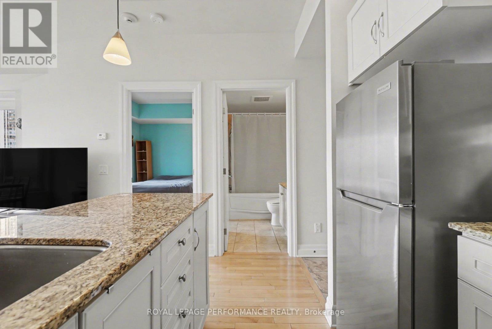 801 - 245 Kent Street