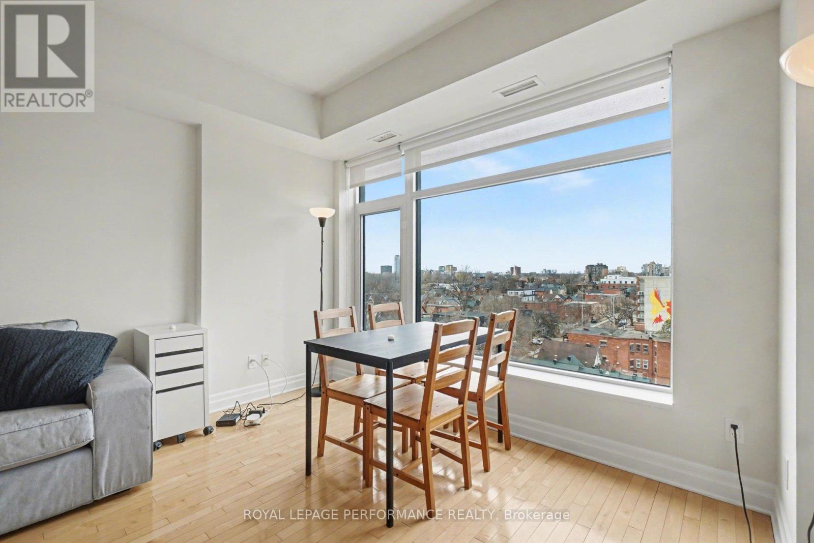 801 - 245 Kent Street