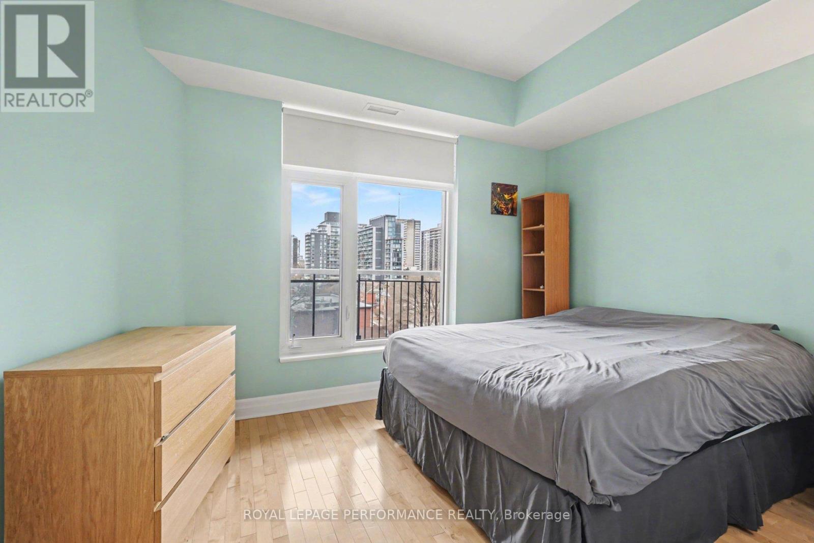 801 - 245 Kent Street