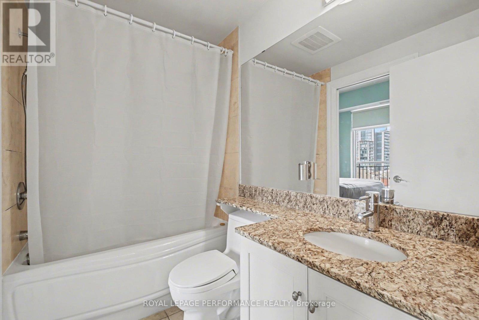 801 - 245 Kent Street