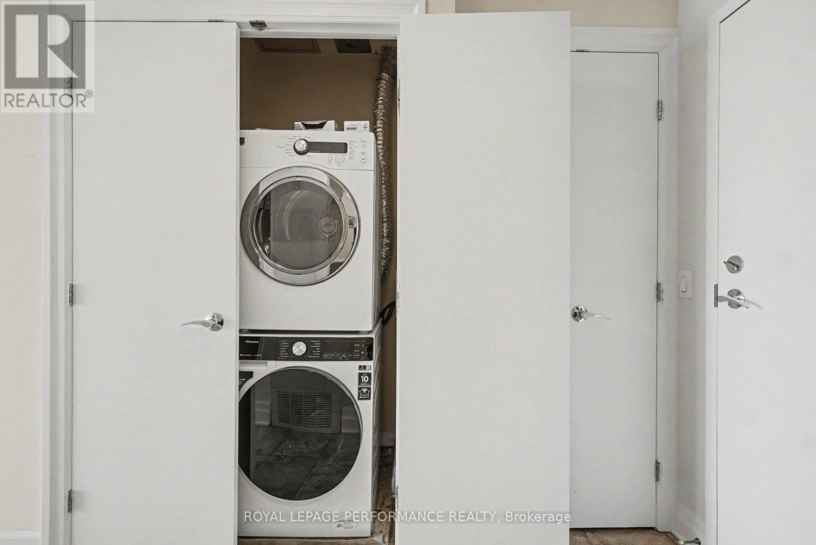 801 - 245 Kent Street