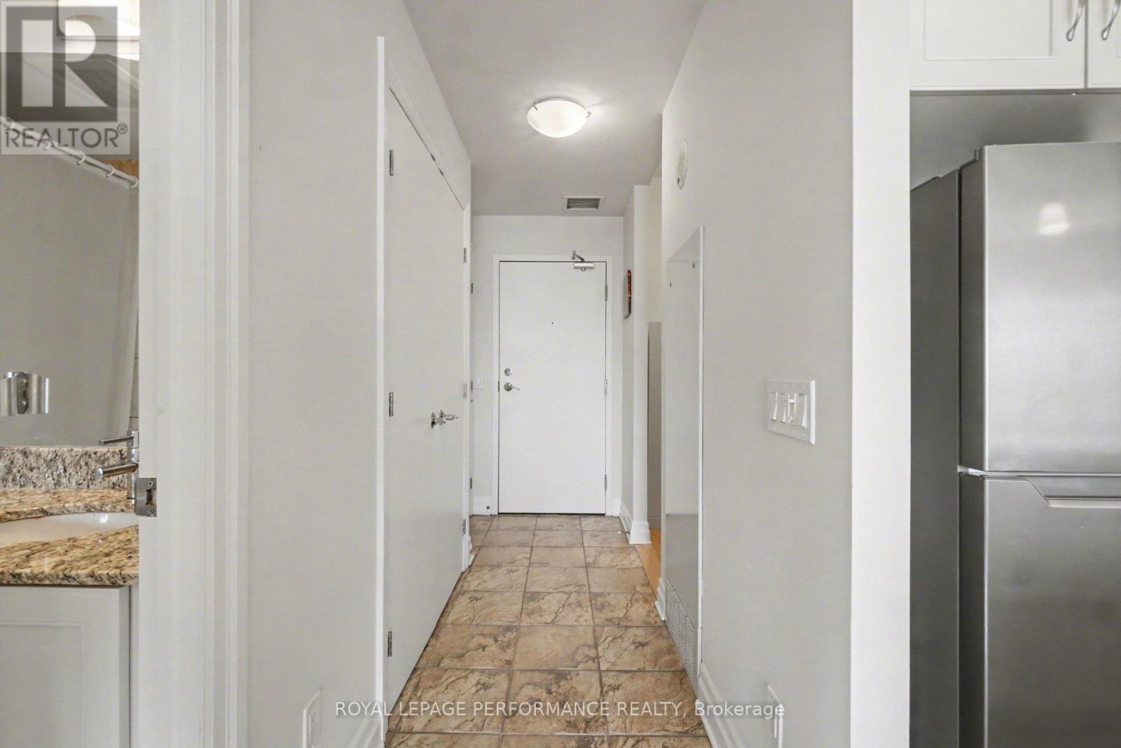 801 - 245 Kent Street